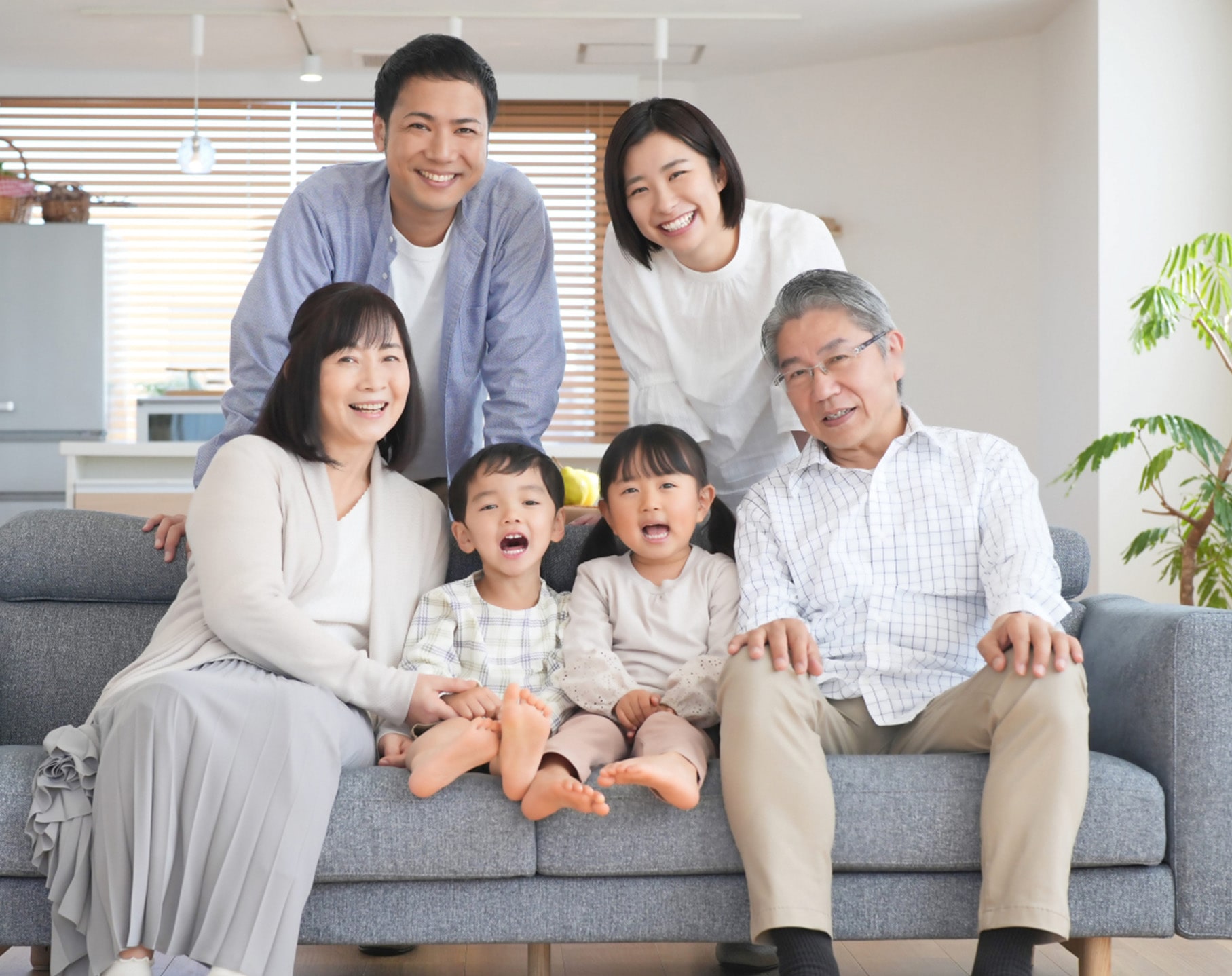 仲良く幸せな家族イメージ